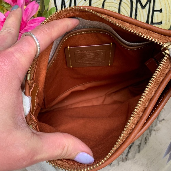 Authentic COACH 1941 signature jacquard/glovetanned leather zip top DISNEY Crosb - Picture 7 of 16